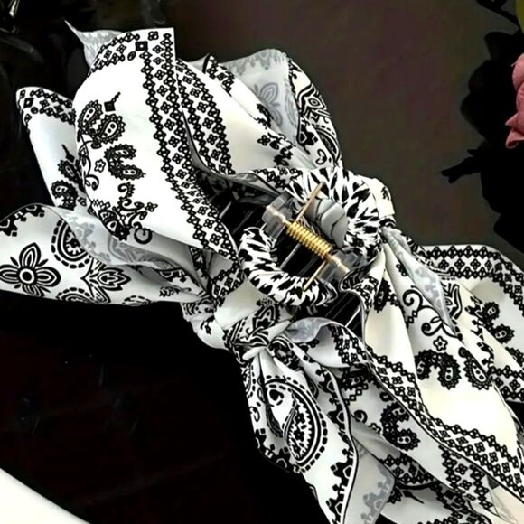 Vintage Print Bow Hair Claw Clip Nonslip New - Picture 2 of 3
